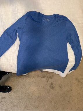 Eddie Bauer Women’s Blue V-Neck Long Sleeve Tee